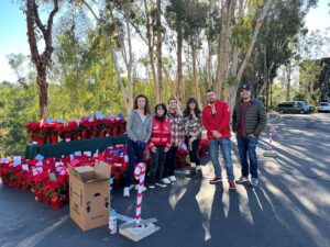 Elderhelp - Poinsettia crew vol Susan Brooke ES Eric Chris