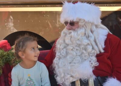 Elderhelp - Little girl smiling at Santa